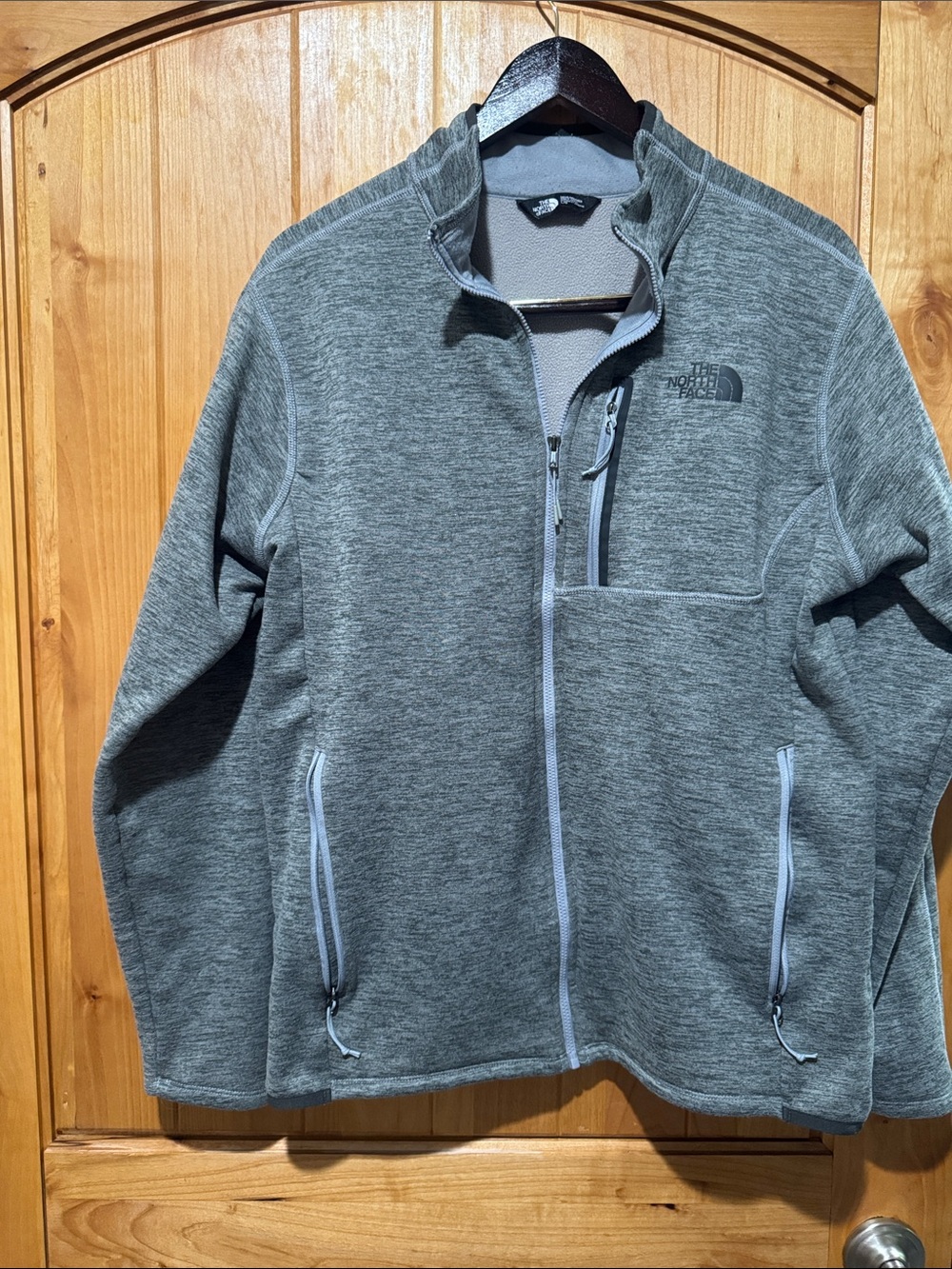 The North Face Men’s Heather Gray Lightweight Fleece Jacket